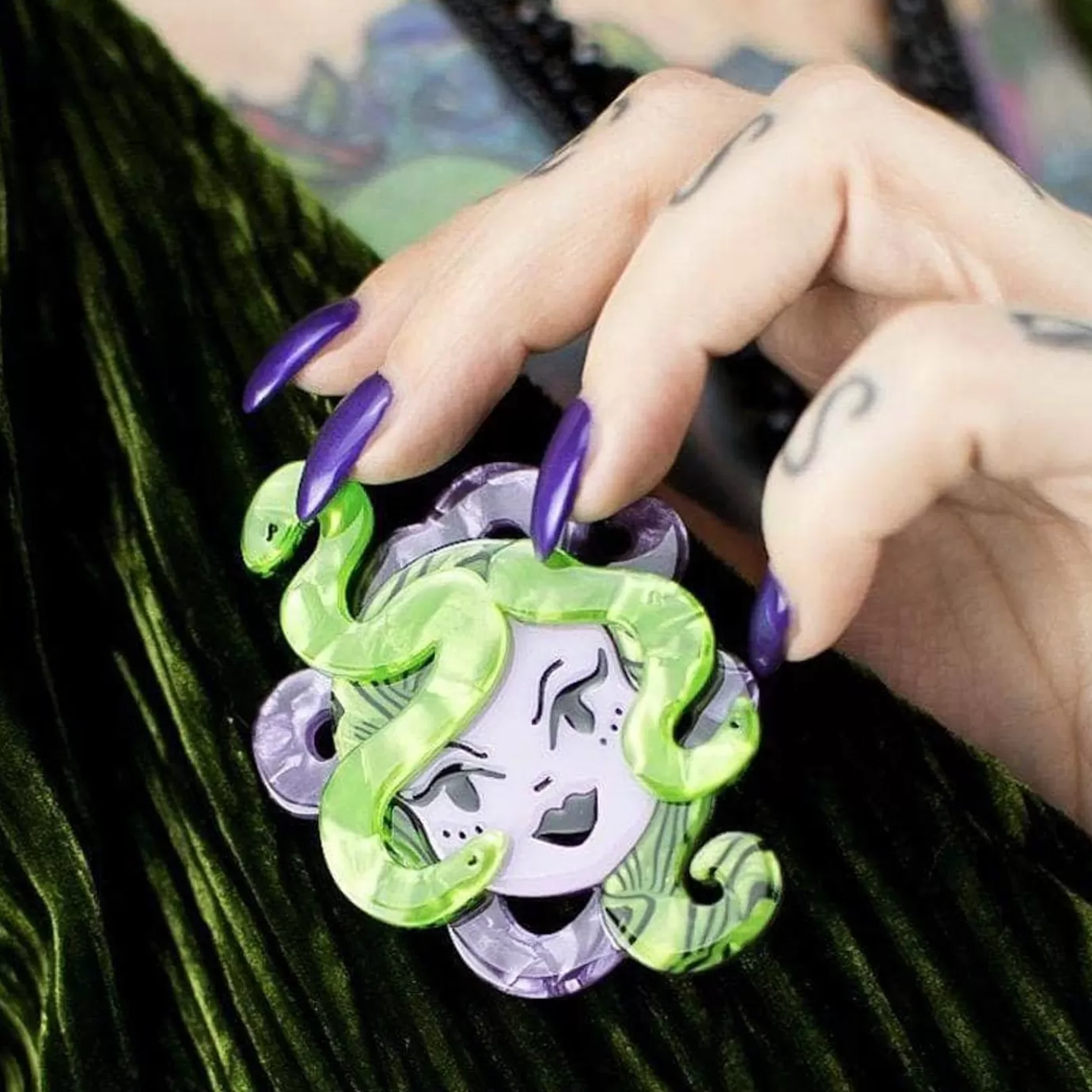 Erstwilder Avert Thy Gaze Brooch* Brooches