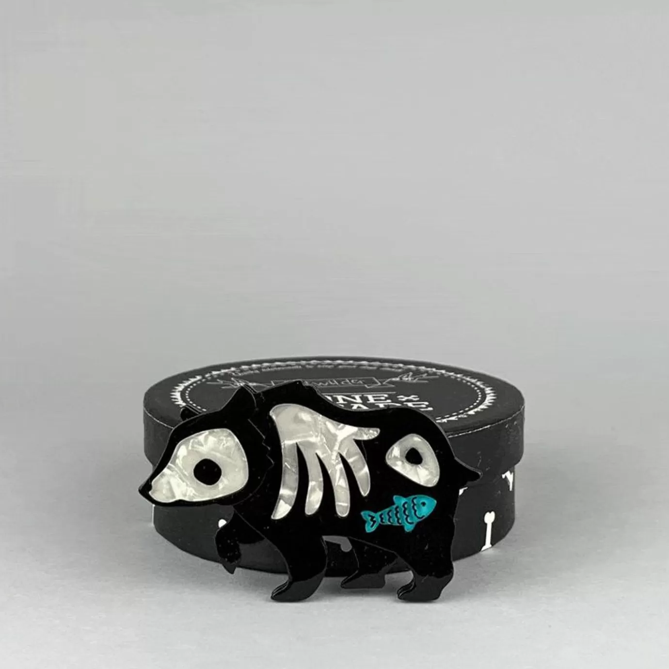 Erstwilder Grizzly Gruesome Brooch* Brooches