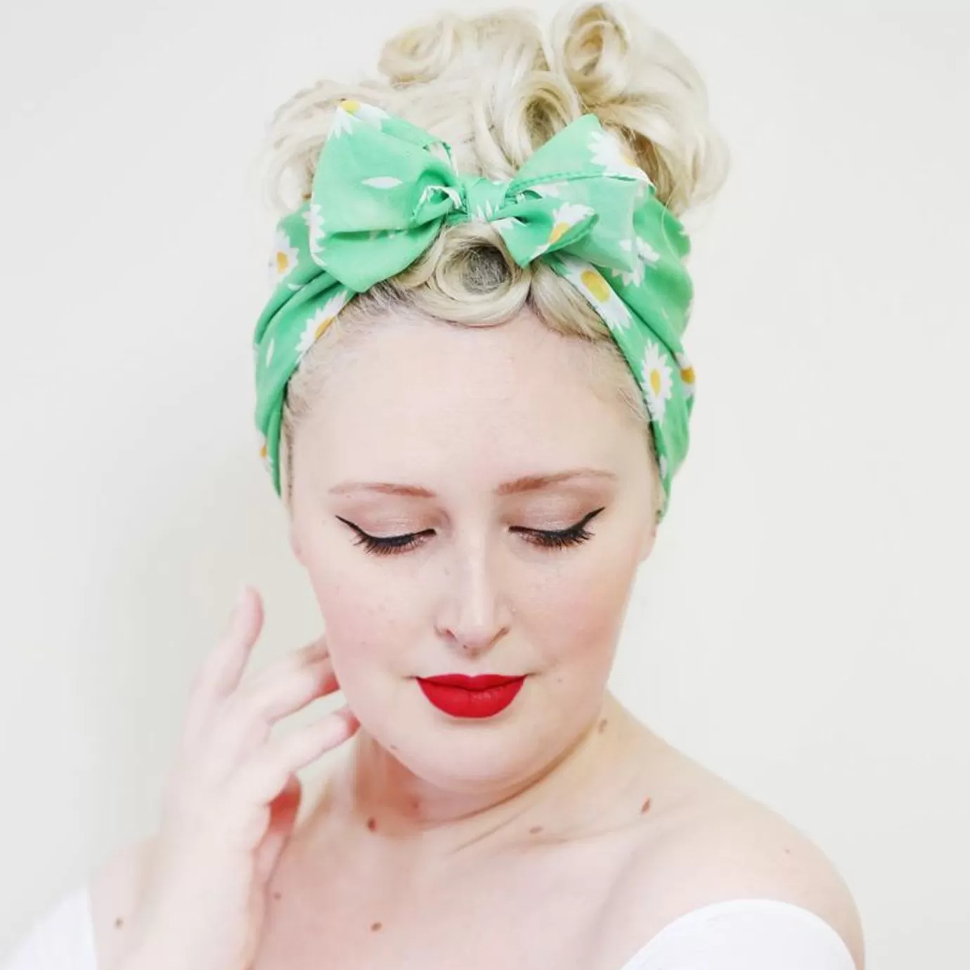 Erstwilder She Loves Me Daisy Head Scarf* Scarves