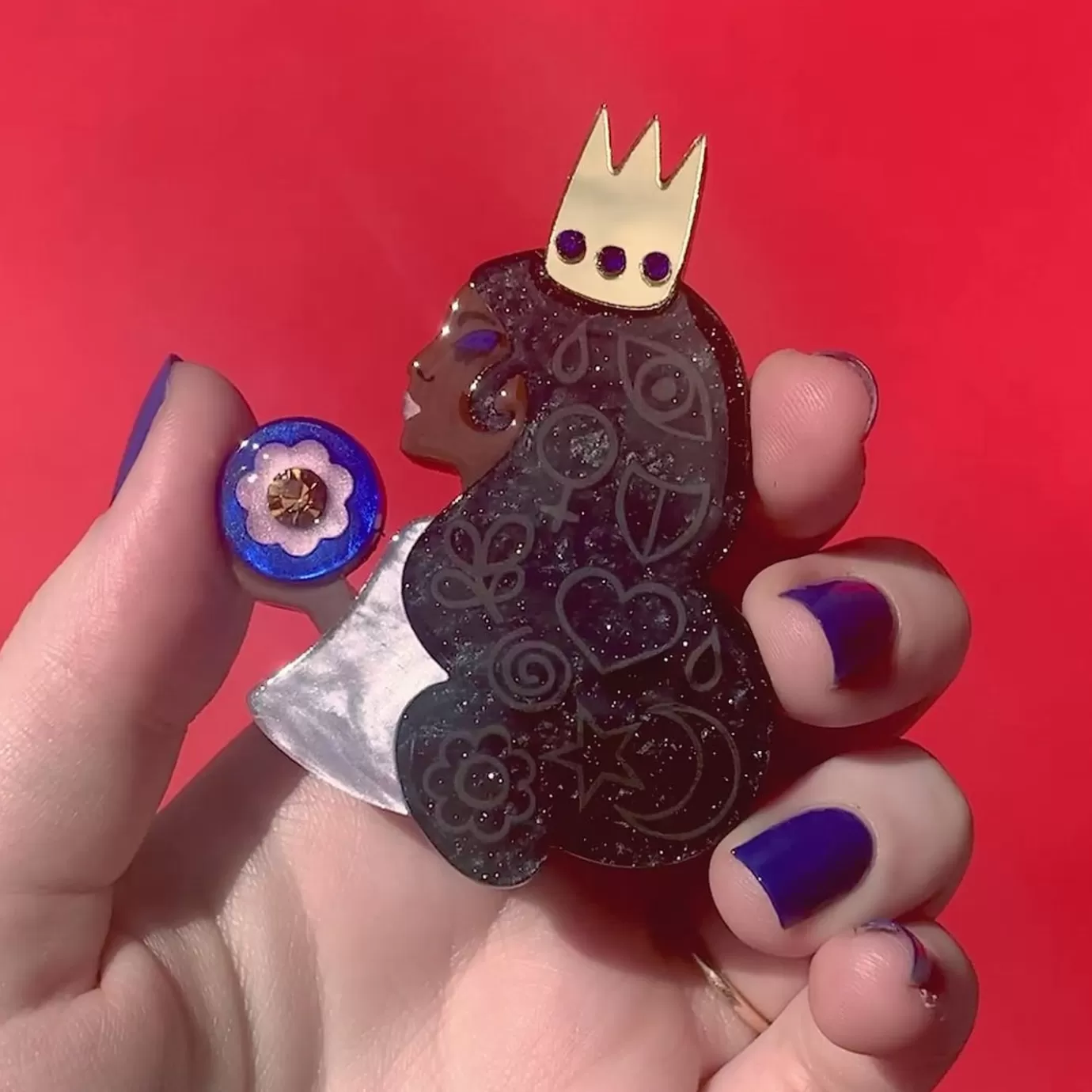 Erstwilder Worthy Of Worship Brooch* Brooches